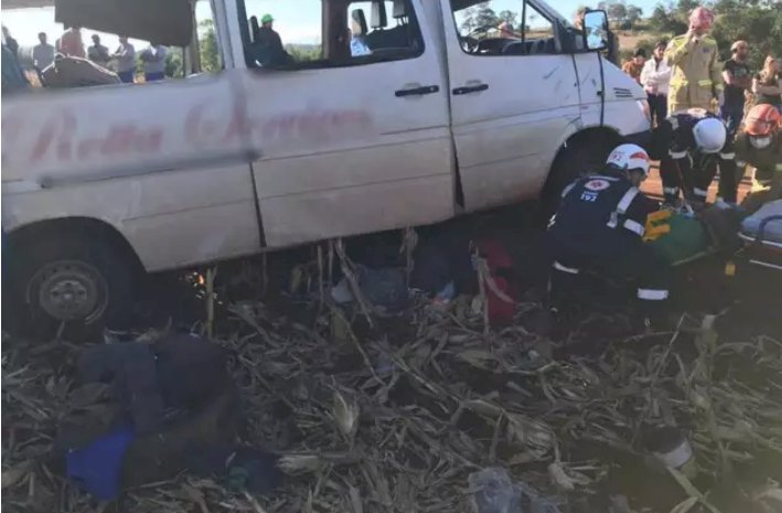 Morador de Itaquiraí morre em acidente com van com 14 pessoas no Estado do PR