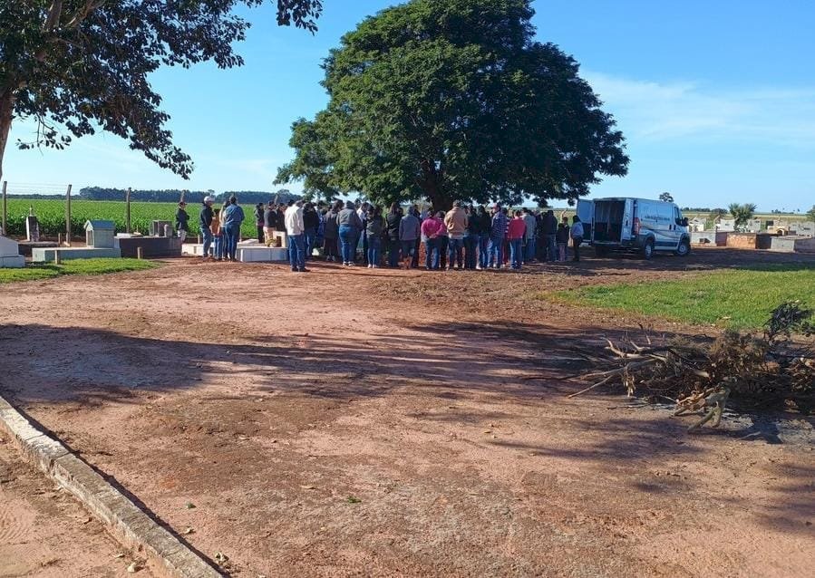 Corpos das duas crianças que morreram em trágico acidente em Taquarussu foram sepultados neste sábado