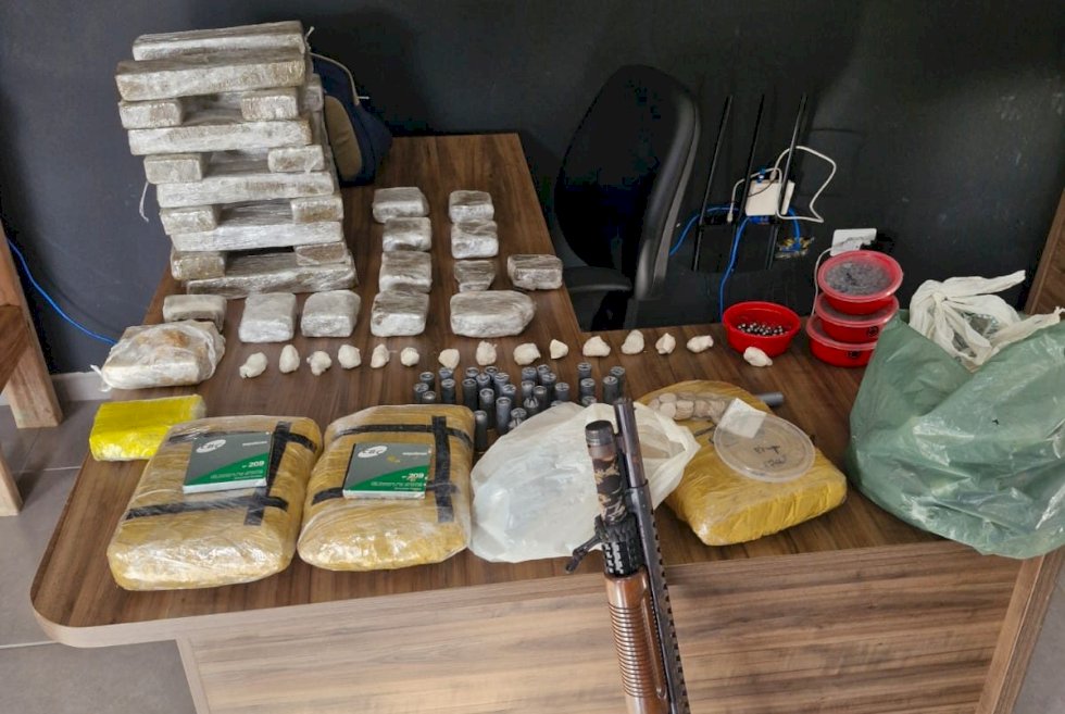 Polícia Civil desarticula bunker de drogas e armas durante operação