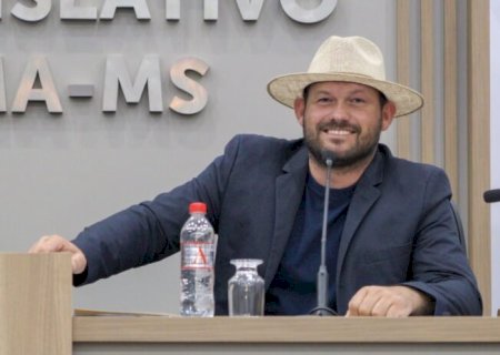 Eder Chicó pede manutenção das estradas rurais paralelas às rodovias e construção de ponto de ônibus com cobertura no Eco Park