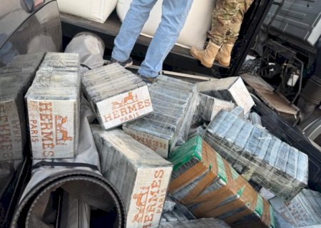 Caminhões-baú que saíram da Bolívia com 1t de cocaína são apreendidos em MS
