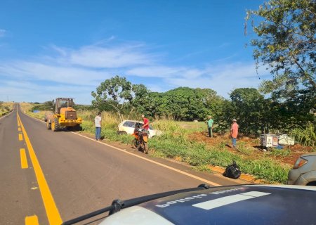 Homem sai ileso de capotamento na MS-320