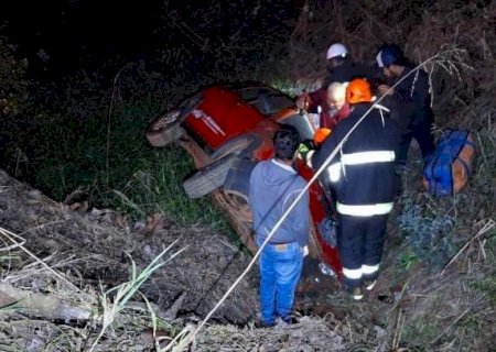 Condutor perde controle e veículo cai em açude seco em Culturama