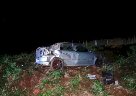 Veículo capota na MS-395, vítimas são encaminhadas ao hospital