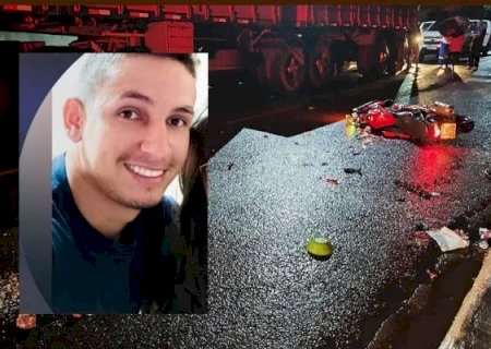 Motociclista morre ao colidir moto em carreta estacionada