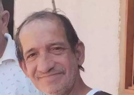 Atropelamento mata homem que estava sentado em rua
