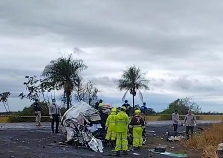 Acidente na BR - 163 entre carreta e carro deixa uma vítima fatal