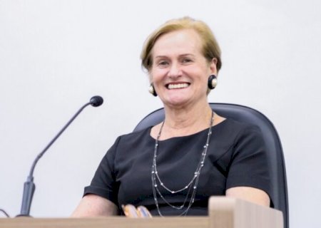 Professora Denir pede construção de cobertura do portão de saída da Escola Municipal André Geraldo dos Santos