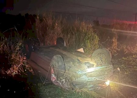 Capotamento deixa um morto e uma mulher ferida na BR -163