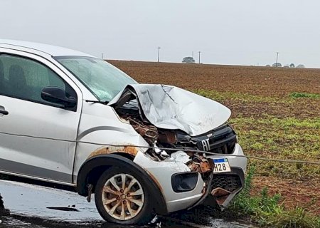 Colisão envolvendo micro-ônibus e carro de passeio deixou três vítimas na MS-276