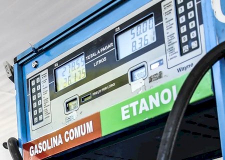 Petrobras reduz preço da gasolina em 4,9% a partir de terça-feira