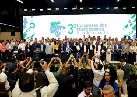 Municípios assinam acordos para melhorar índices de gestão e promover desenvolvimento
