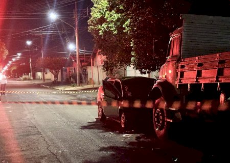 Motorista morre após colidir Ford Fiesta em caminhão parado em Nova Andradina