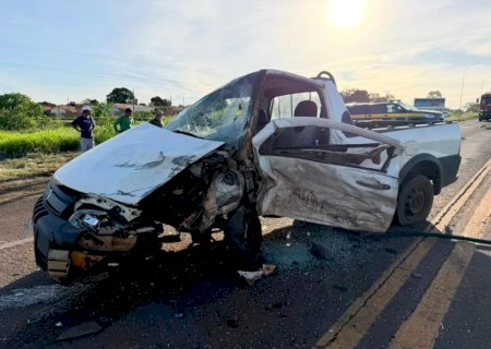 Colisão entre carros deixa feridos no perímetro urbano da BR-267