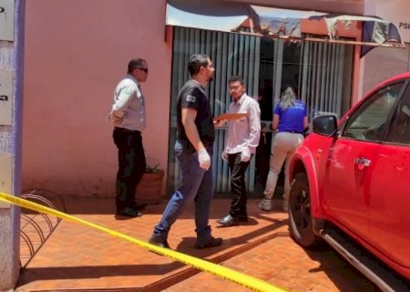 Homem é morto com vários golpes de faca dentro de escritório