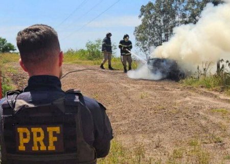 Traficante é preso com mais de 300 kg de maconha após atirar fogo em moto