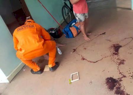 Adolescente agride o pai com garrafas durante discussão em propriedade rural