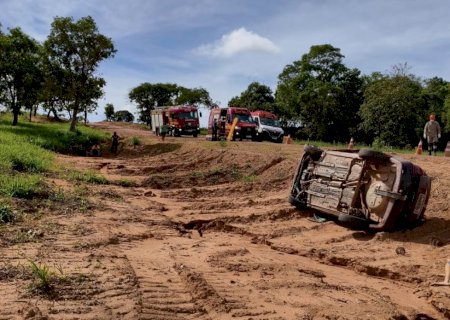 Capotamento na BR-359 mata jovem, e duas mulheres ficam feridas