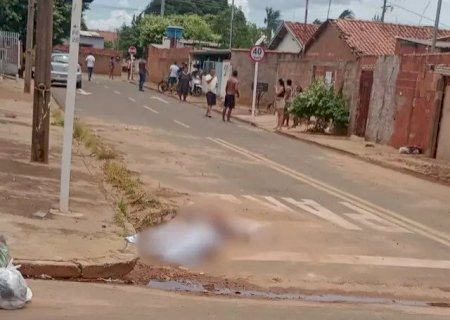 Pai e filho matam primo a tiros e facadas após ataque dentro de casa