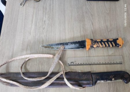 Angélica - Homem de 39 anos é preso com uma faca e um facão e ameaçando sua esposa