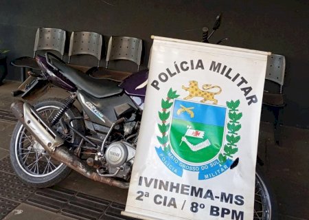 Ivinhema - Polícia Militar flagra motociclista sem habilitação realizando manobras perigosas no bairro Guiray