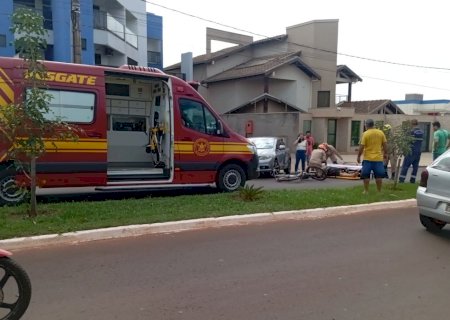 Acidente entre carro e bicicleta na Av. Reinaldo Massi, em frente ao Fórum de Ivinhema