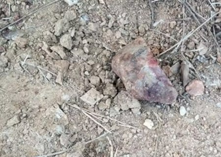 Após 'brincadeira' com criança de 2 anos, homem é morto a pedrada