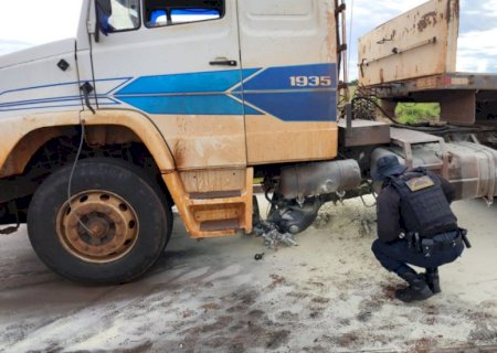 Após atropelar mãe e filho, motorista de carreta foge e é capturado no anel viário, em Dourados