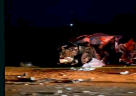 Tragédia na MS-141: colisão entre carreta bitrem e caminhonete deixa um morto e um ferido em Ivinhema