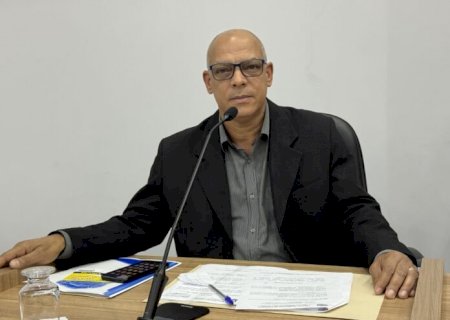 CLaudião do Raio X solicita pintura e sinalização das vagas reservadas em frente de todas as farmácias do município, aquisição de veículo para transporte de pacientes de Amandina, implantação de brinquedoteca no Distrito e disponibilidade de transporte co