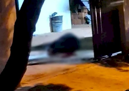 Homem é executado a tiros na porta de casa