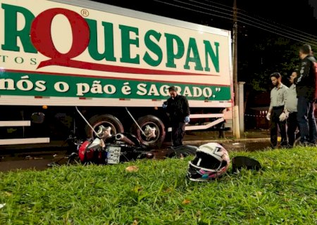 Motociclista de 19 anos morre após bater na traseira de caminhão em avenida de Dourados
