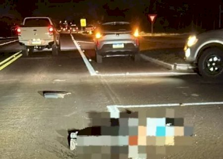 Mulher morre atropelada na BR-463