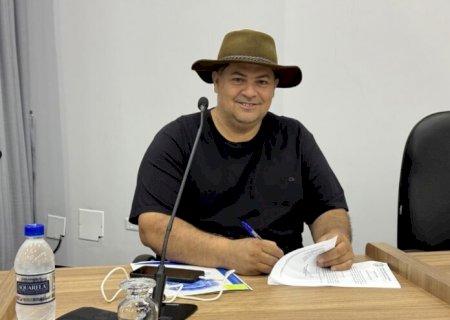 Marcio Alves pede trator agrícola e implementos para secretaria de agricultura e concede Moção Honrosa de Reconhecimento