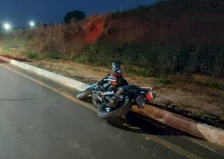 Motociclista sem CNH e passageiro ficam feridos após queda na MS-473, em Nova Andradina