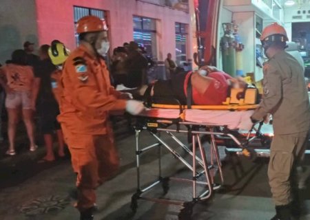Mulher fica ferida após acidente envolvendo caminhonete e moto em Angélica